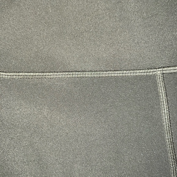 Lululemon Align Biker Shorts Olive Green 8" Inseam Rare Size 6 - Picture 6 of 10